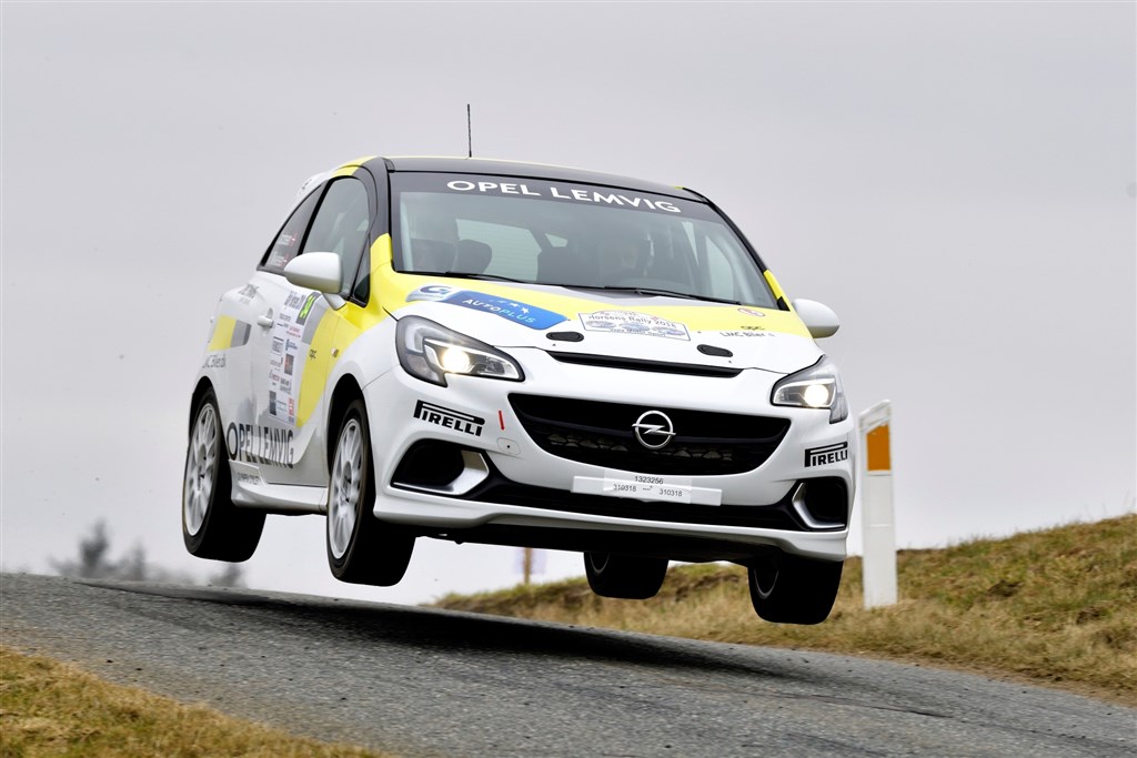 Jan Jacobsen, Holstebro, og Kaj Mikkelsen, Sporup, fløj til sejren i Opel Corsa Rally Cup i Horsens Rally, første afdeling af danmarksmesterskabet i rally
(Foto: Michael Eisenberg)